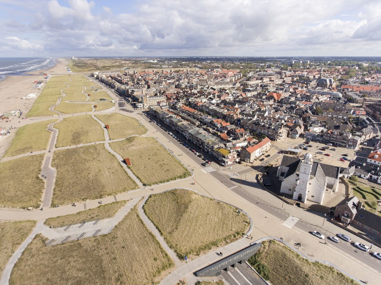 Boulevard Katwijk vanuit de lucht (Arthur van Beveren)